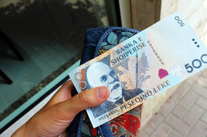 A mund të bësh para në Shqipëri? Ja realiteti…